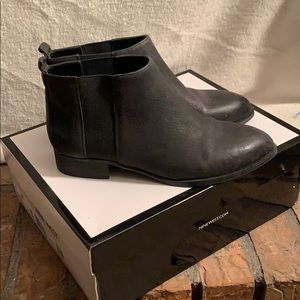 NIne West Leather Black Ankle Bootie